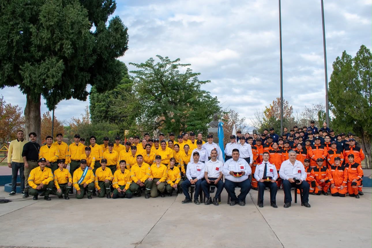 Bomberos voluntarios.